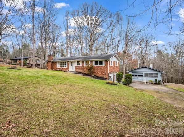 136 Old Tanglewood Trl, Hendersonville, NC 28739