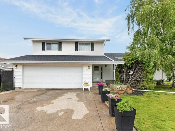 3205 104a St NW, Edmonton, AB T6J 4H7