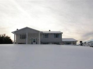 7047 Elm Tree Dr, Slatington, PA 18080