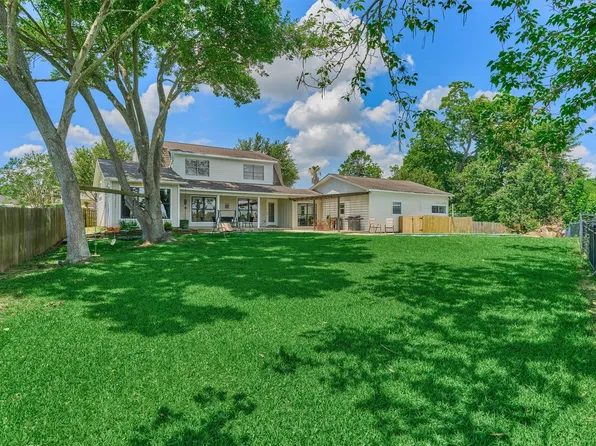 438 Lazy Ln, Montgomery, TX 77356