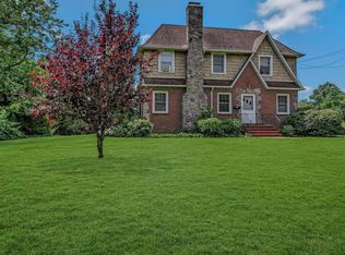 40 Maple Ave, Bay Shore, NY 11706