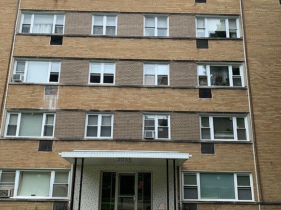 2nd image of 2035 W Granville Ave APT 305