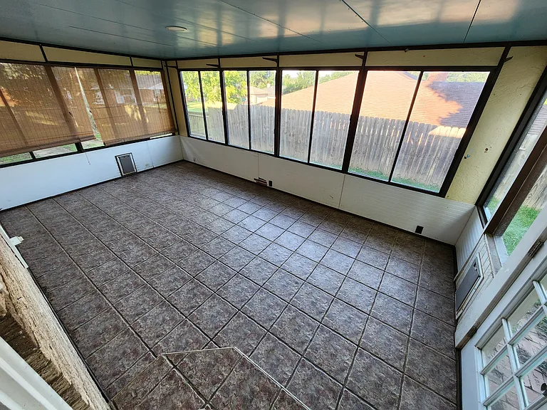 329 S Morrison Dr — Photo 9