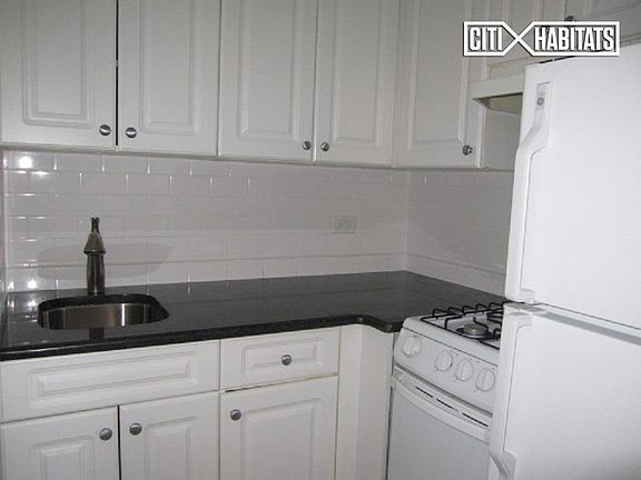 3rd image of 4 Park Ave APT 18E
