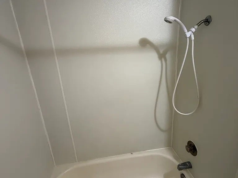 322 NW Larry St #320 — Photo 7
