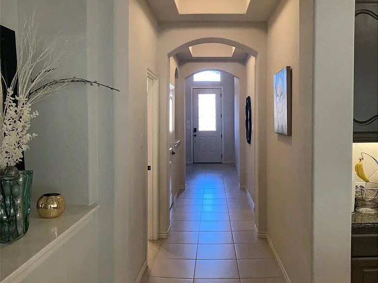 1566 Country Crest Dr — Photo 2