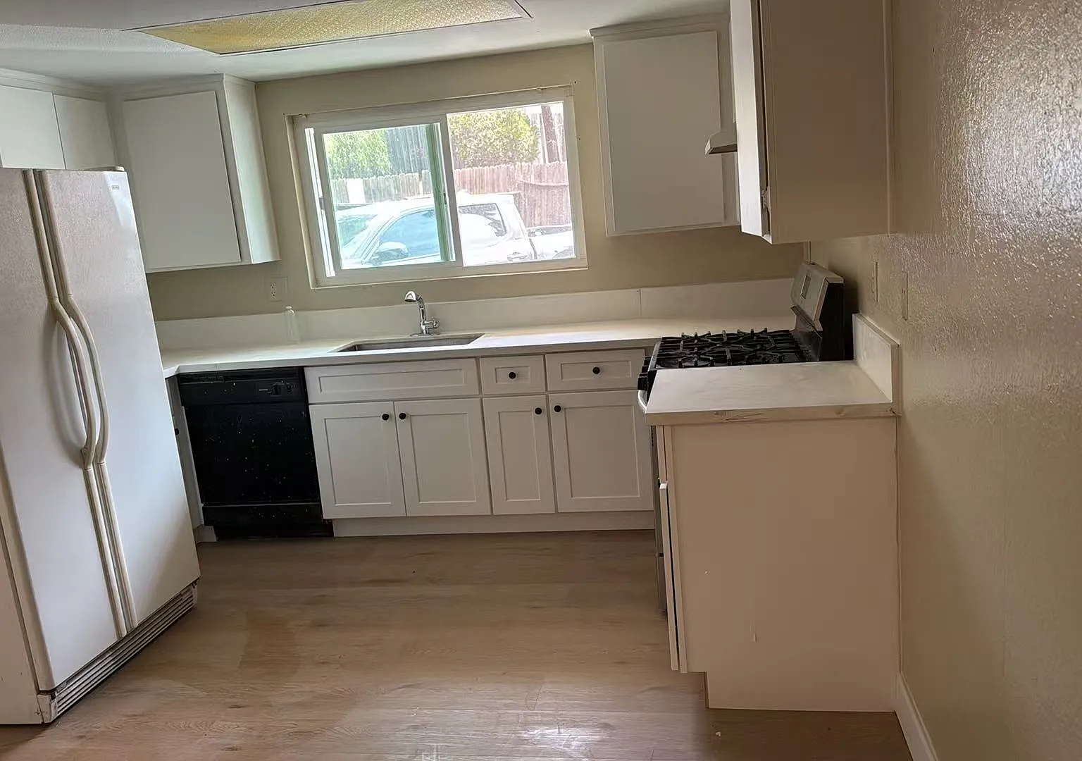 1031 N Citrus Ave N — Photo 2