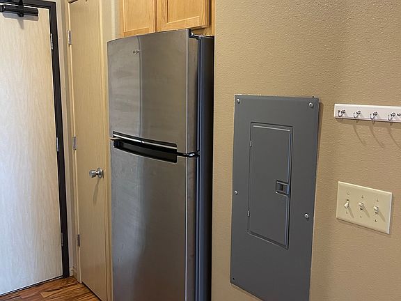 3rd image of 404 S Johnson St #6S