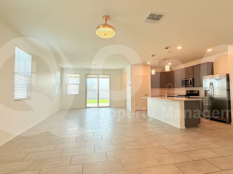 2435 W Kowalsky Ln — Photo 2