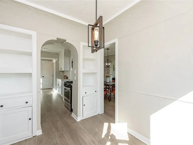 7727 S Normandie Ave — Photo 12