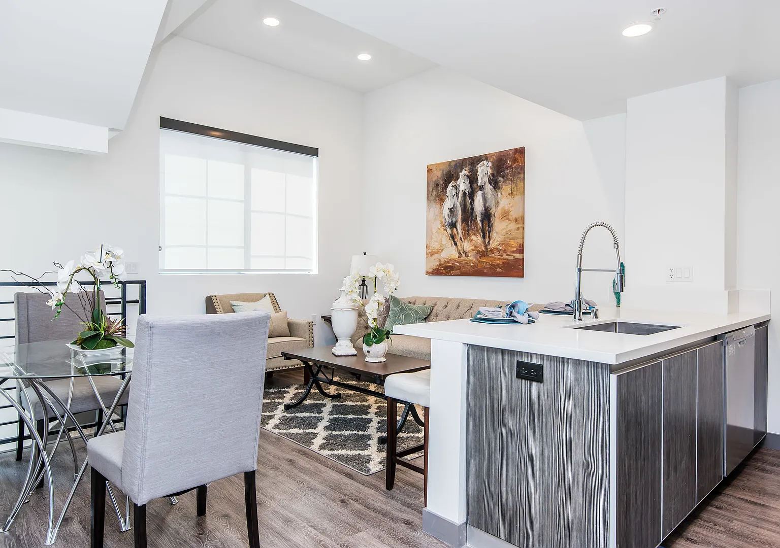 Come home to these Modern Townhouse in Toluca Lake! — Photo 4