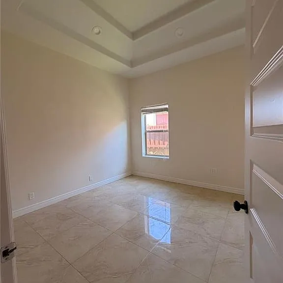 5200 N Huisache Ave — Photo 11