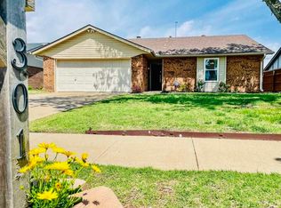 301 E Woodbury Rd, Ponca City, OK 74601