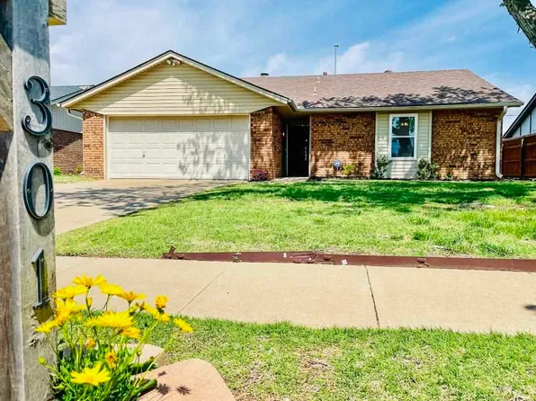 301 E Woodbury Rd, Ponca City, OK 74601