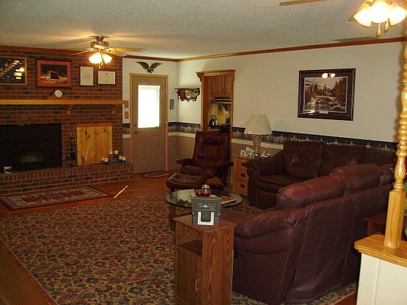 4th image of 107 Hall St