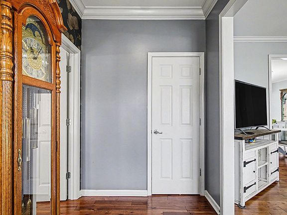 5th image of 1510 Rapids Rd