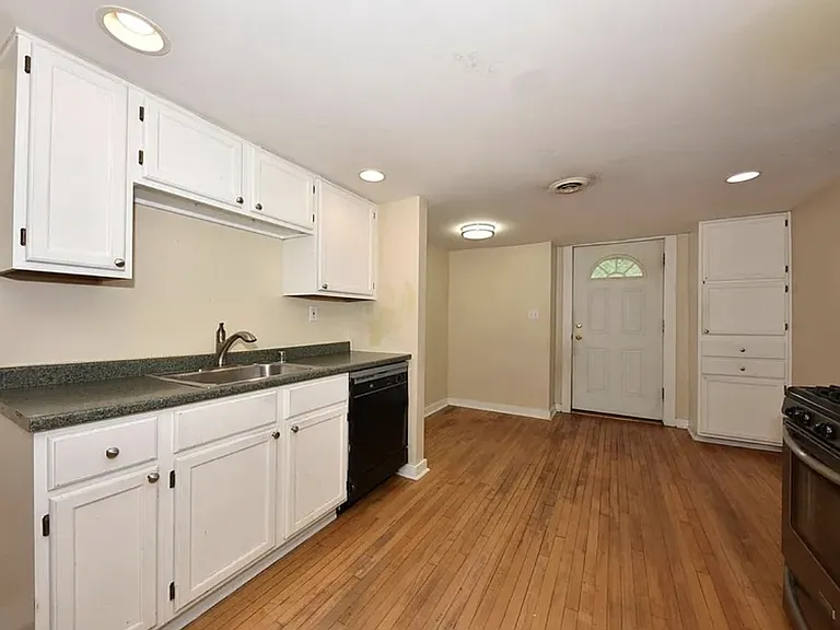 1818 N Arlington Pl — Photo 5