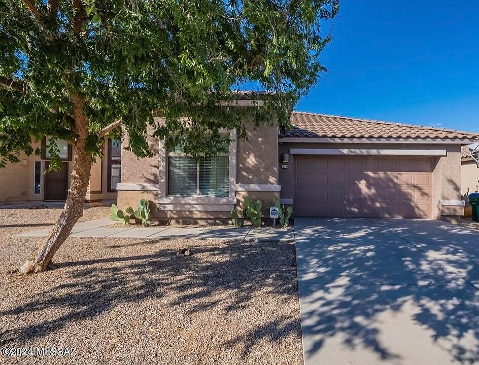 1st image of 314 W Calle Paso Suave