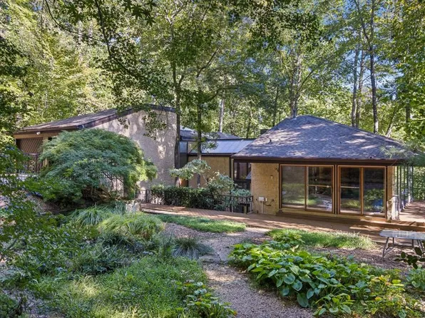 114 River Park Dr, Sandy Springs, GA 30328