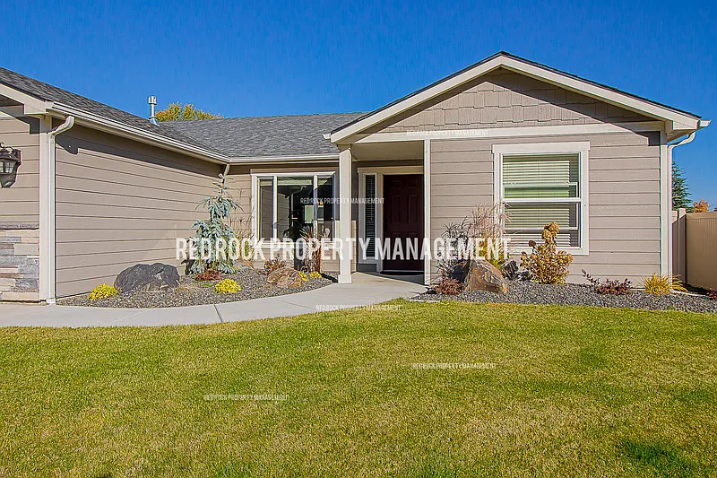 3 bed, 2.0 bath, 1976 sqft, $2,650 — Photo 3