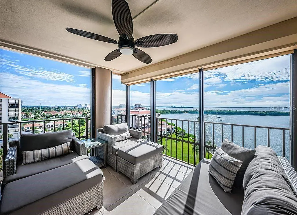 2 bed, 2.0 bath, 1500 sqft, $5,360 — Photo 4