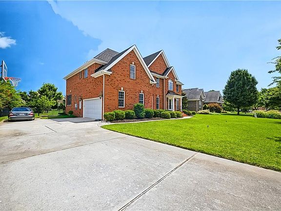 2nd image of 1732 Beauty Way