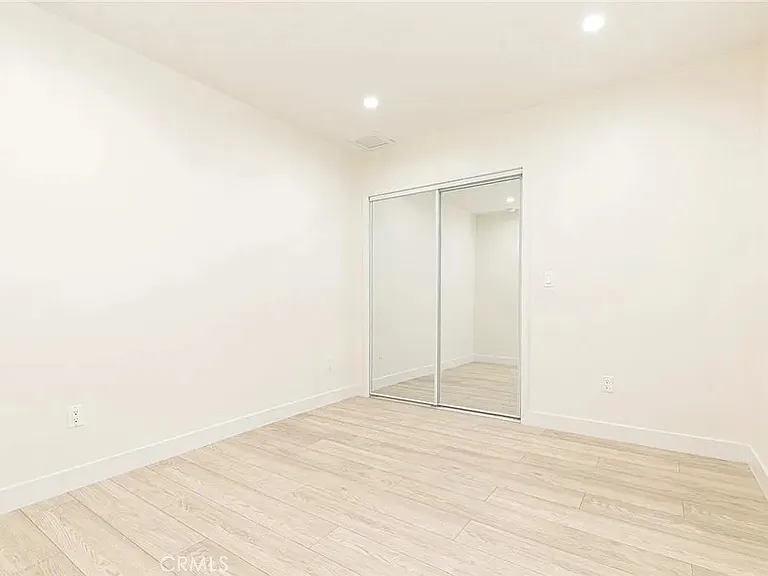 8002 Hazeltine Ave — Photo 10