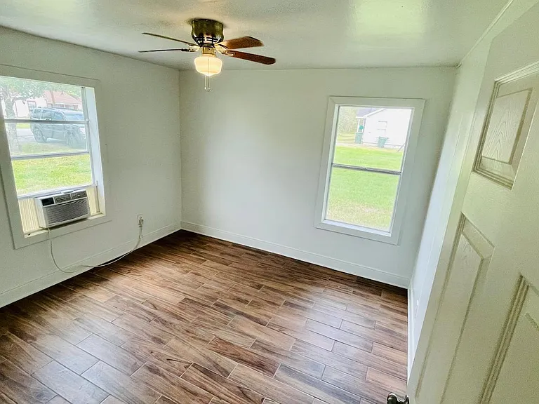 1745 Rivercrest St — Photo 5