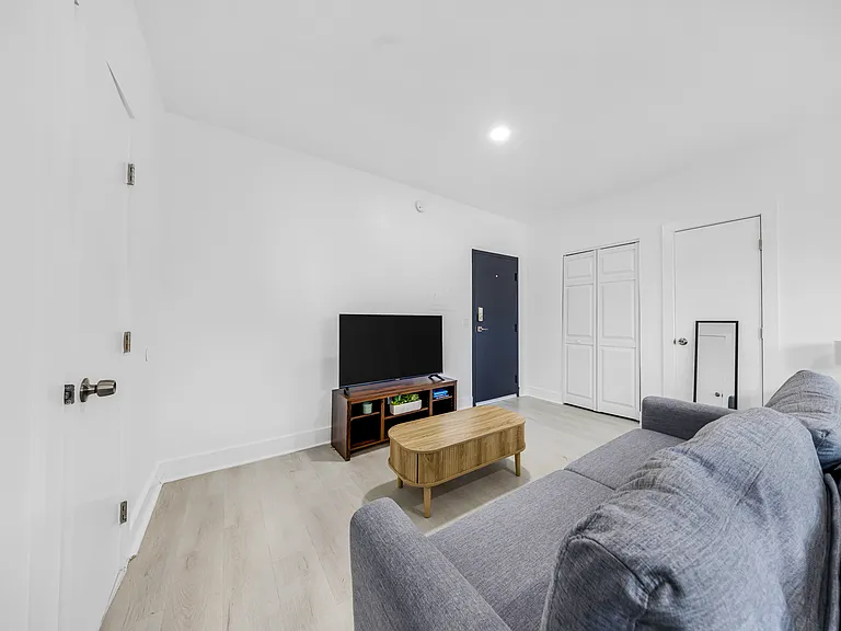 1260 SW 6th St — Photo 13