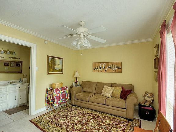 4th image of 2210 River Falls Dr