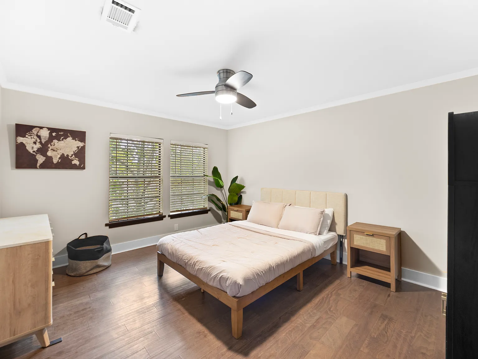2 bed, 813 sqft, $2,000 — Photo 3