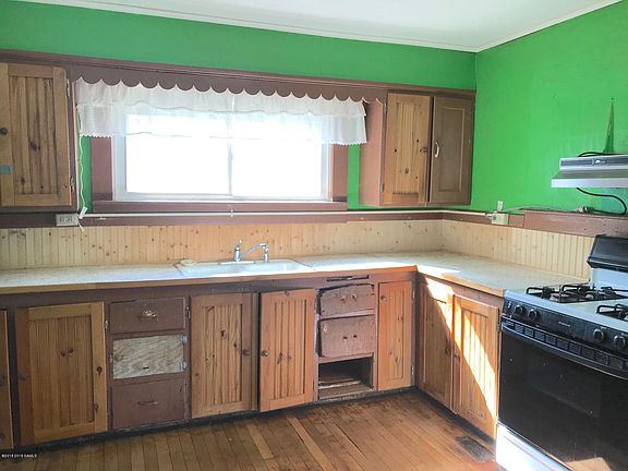 5th image of 9 Combs Ave #11