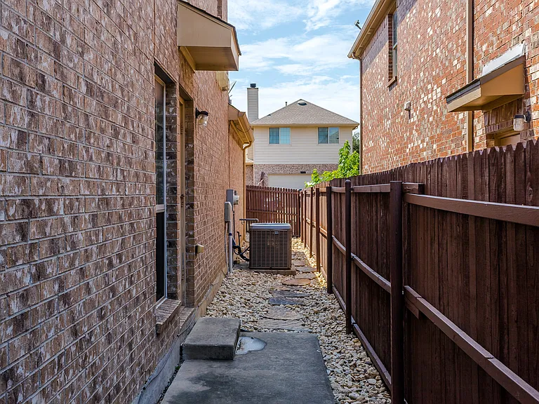 4924 Stray Creek Ln — Photo 30