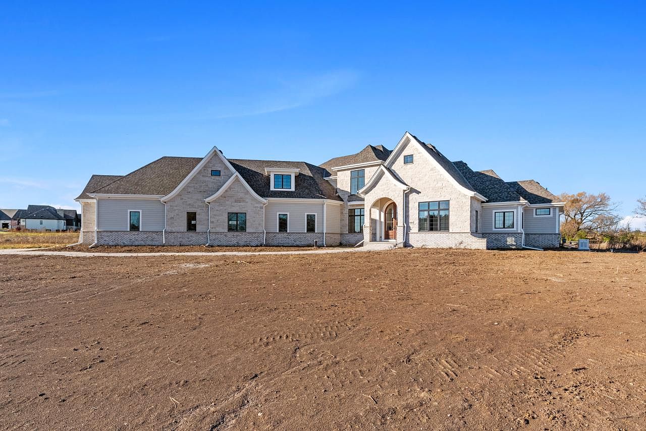 10004 West Farmdale Estates COURT, Mequon, WI 53097 MLS 1851437 Zillow