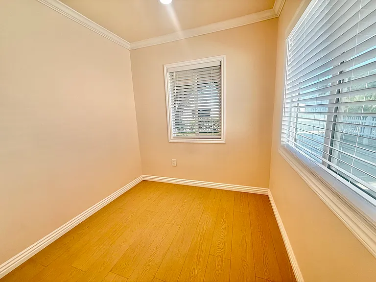 504 Dewey Ave — Photo 8