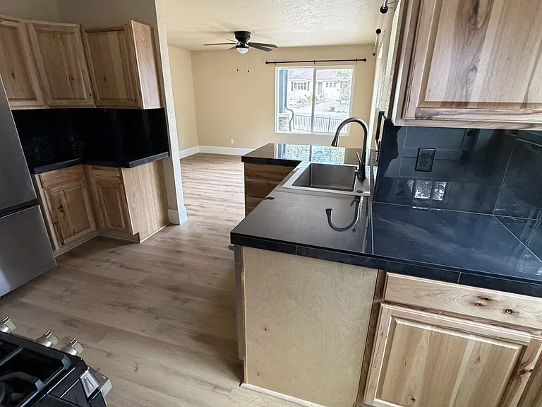 703 Country Club Dr — Photo 6