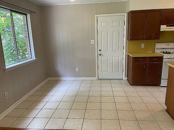 3rd image of 3448 N Northwood Ave