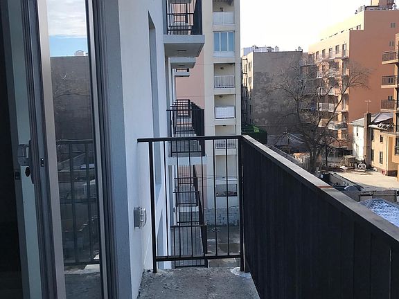 5th image of 2128 Ocean Ave