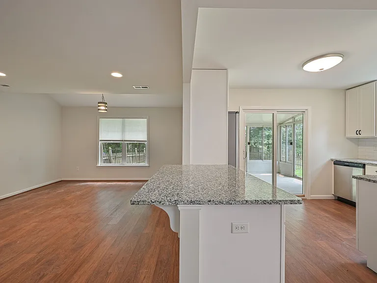 176 Stoney Dr — Photo 6