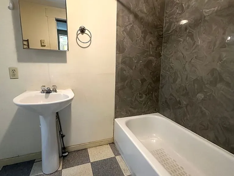 758 S Delaware Ave — Photo 10