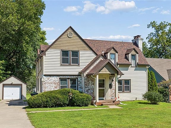 3rd image of 734 E Manor Rd