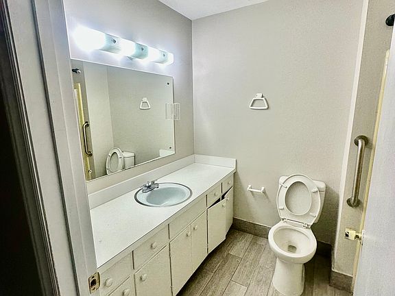 5th image of 3500 Westridge Circle Dr