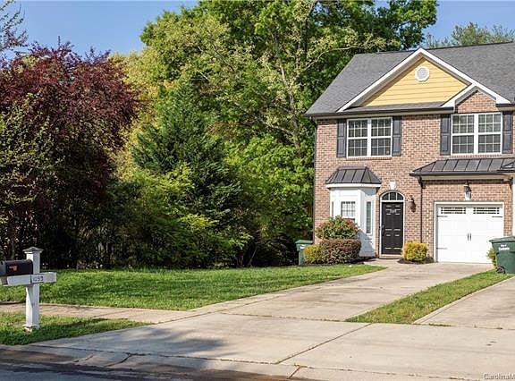 2nd image of 1099 Laurel Ln #1