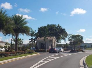 820 NE 191st St, Miami, FL 33179