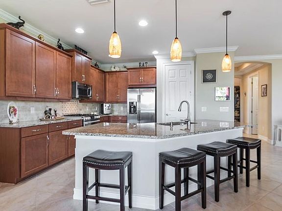 3rd image of 136 Maraviya Blvd