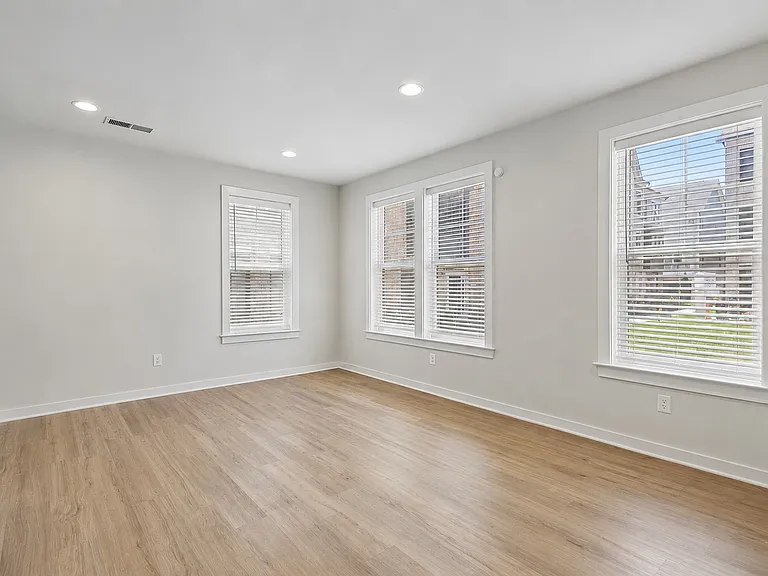 283 Willis St — Photo 36