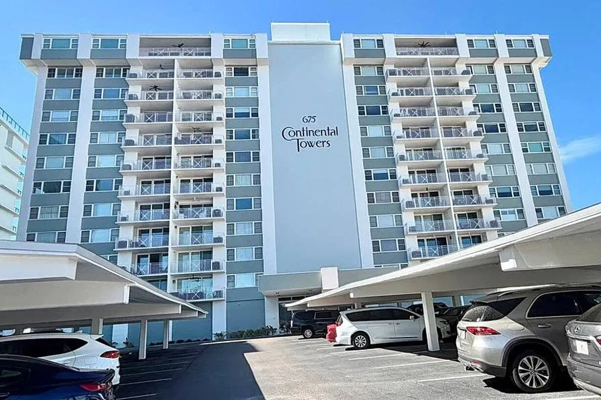 675 S Gulfview Blvd #805 in Clearwater Beach, FL 33767 — Photo 1