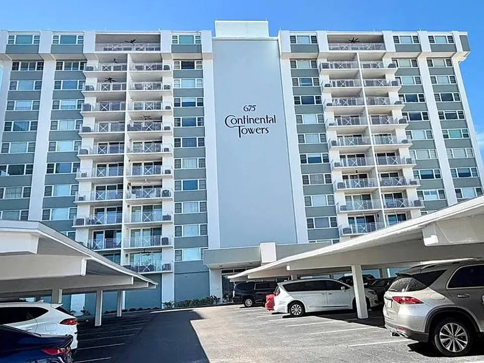 675 S Gulfview Blvd #805