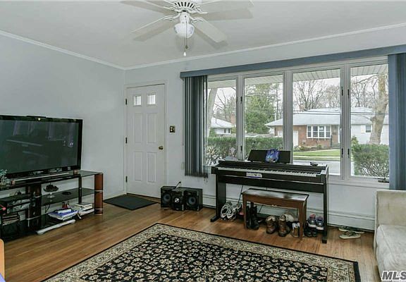 2nd image of 4 Emily Ct