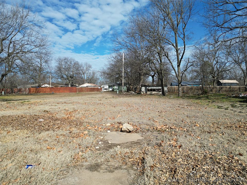 2nd image of 812 W 7th St
